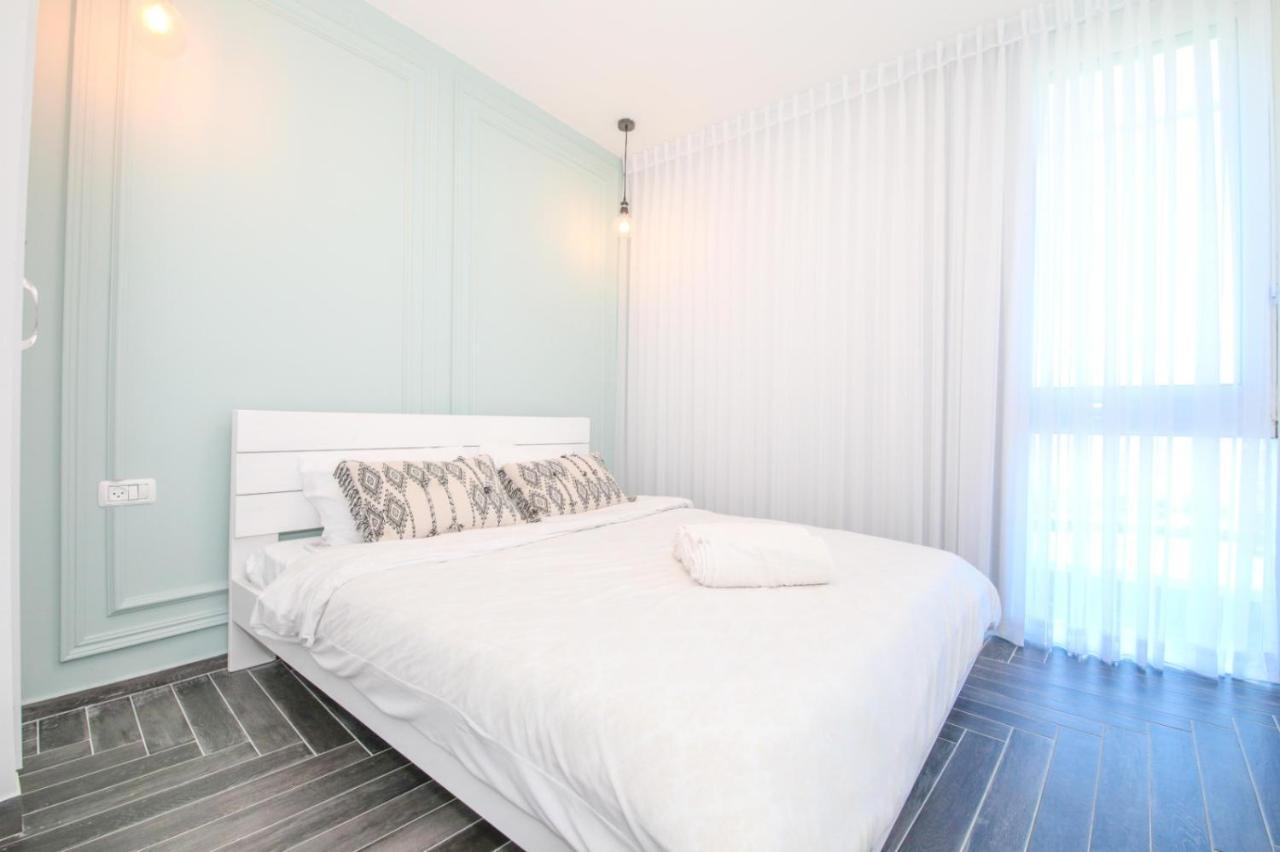 Apartment :in The Front Of The Sea